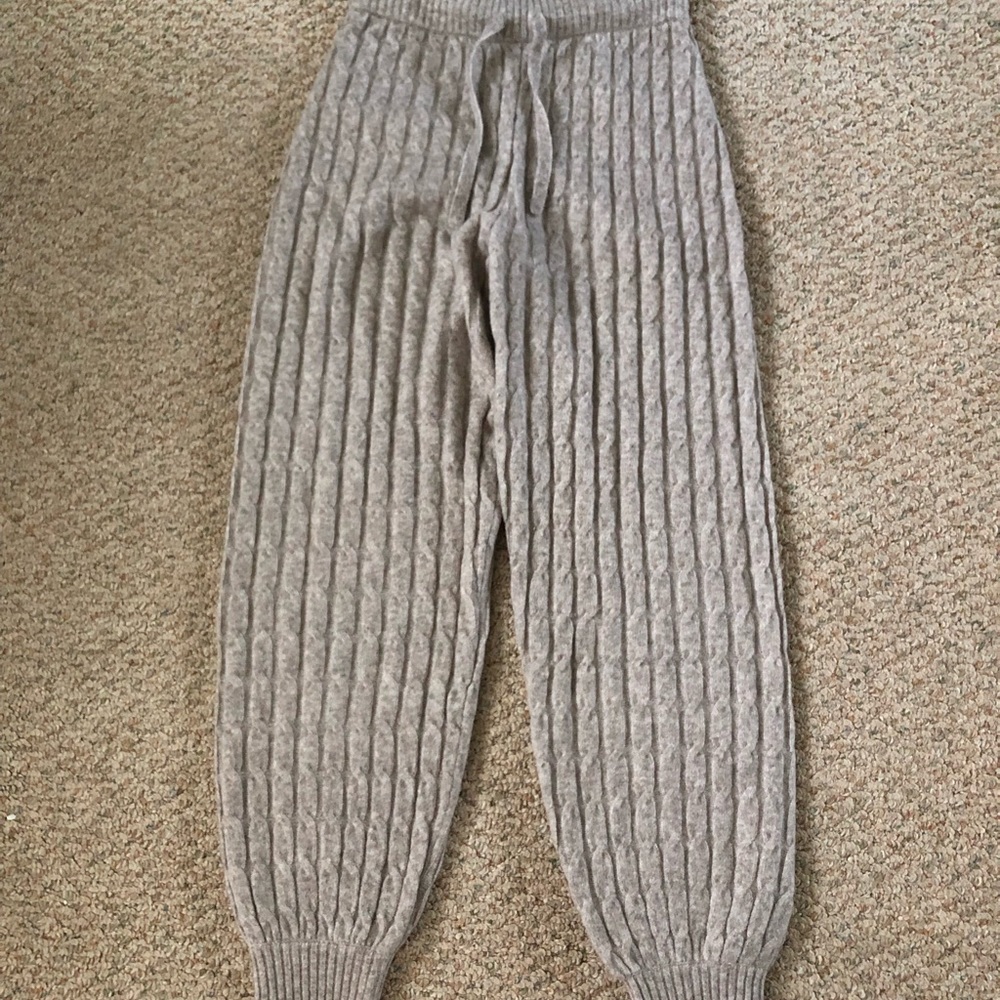 brand new h&m pants. size small/medium